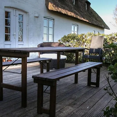 Poppenbuell Thatched House Holiday home *